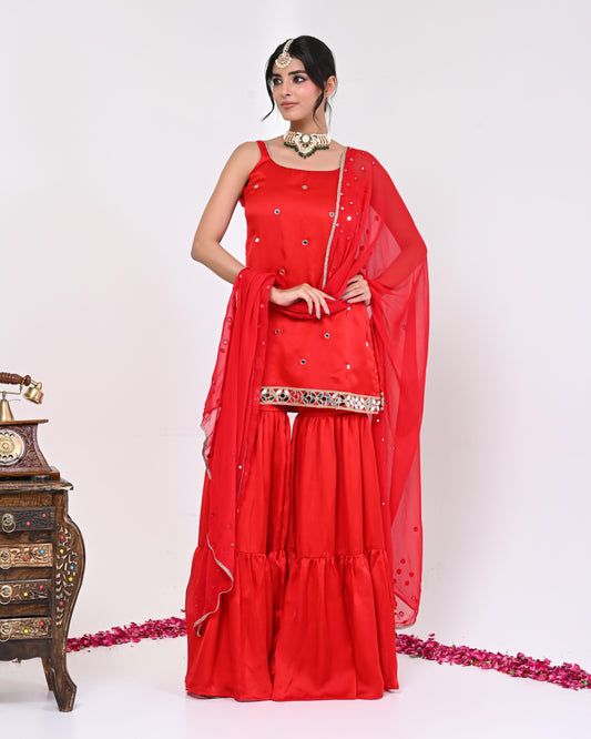 Saloni Aaina Garara Set