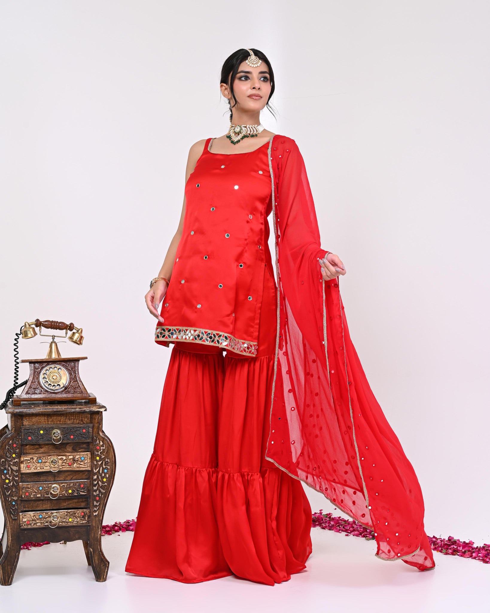 Saloni Aaina Garara Set