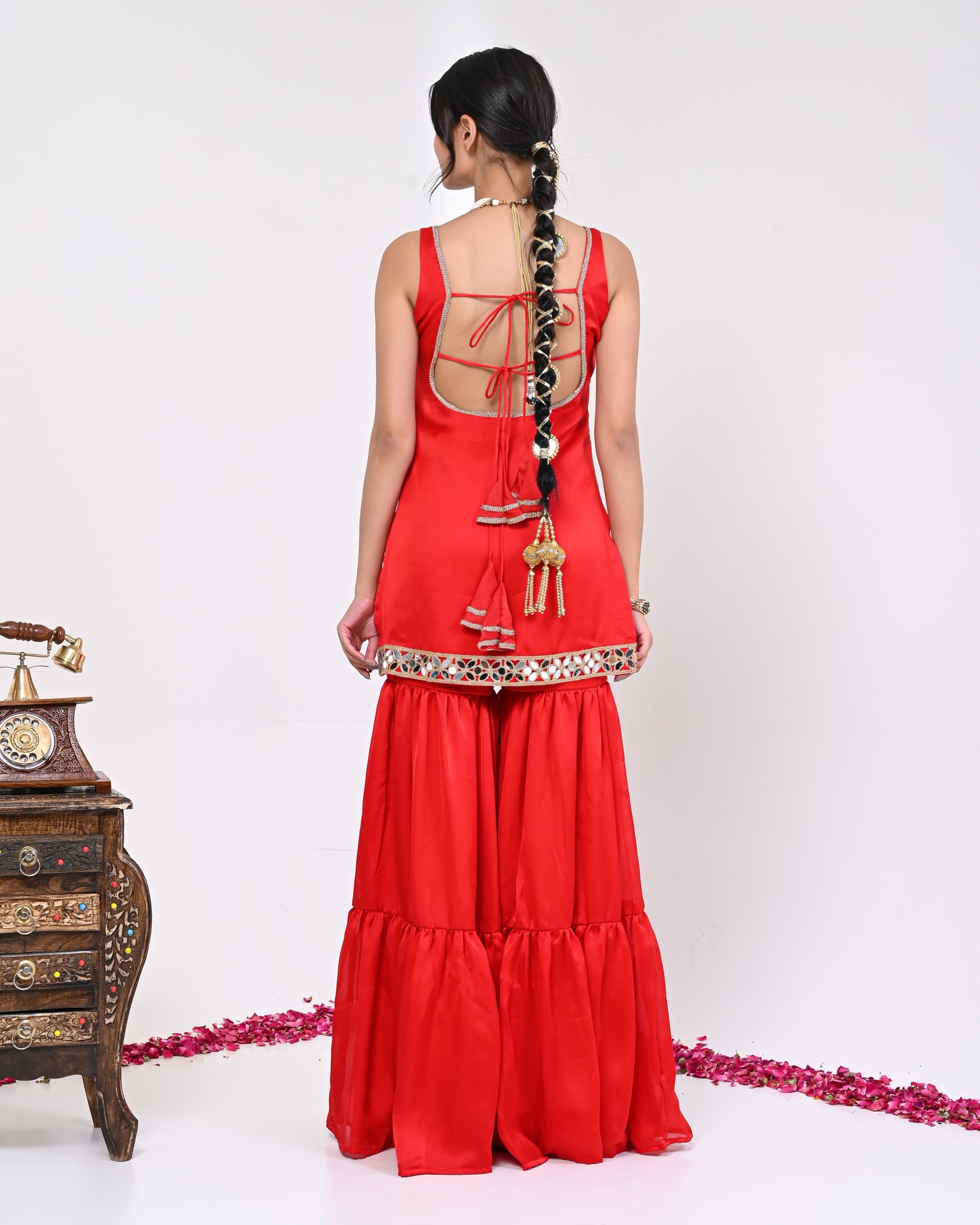 Saloni Aaina Garara Set