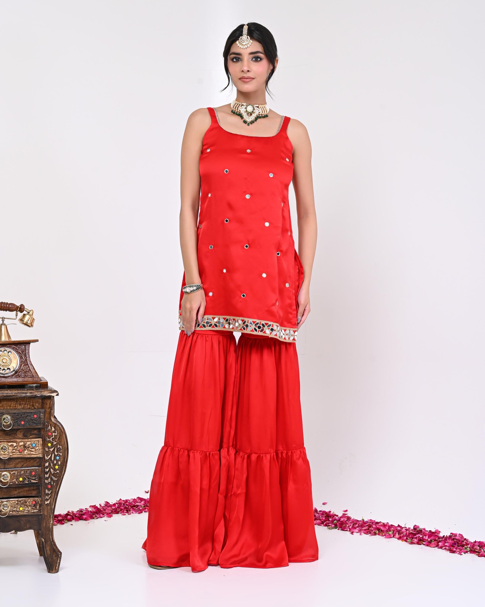 Saloni Aaina Garara Set