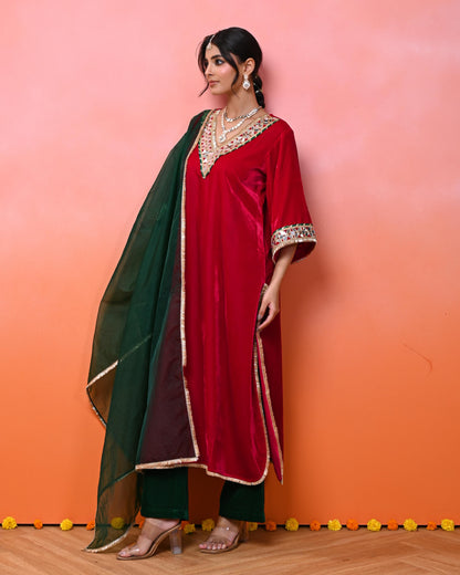 Zainaab Aaina Pink Velvet kurta Set