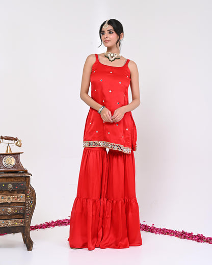 Saloni Aaina Garara Set