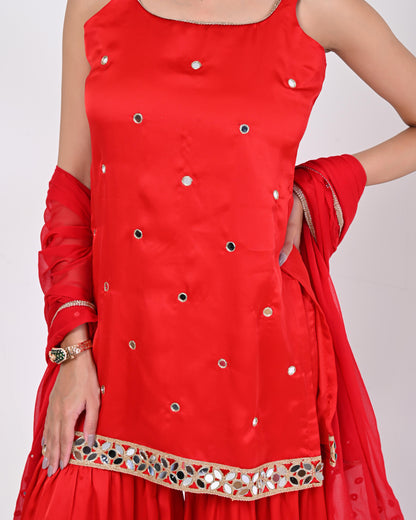 Saloni Aaina Garara Set
