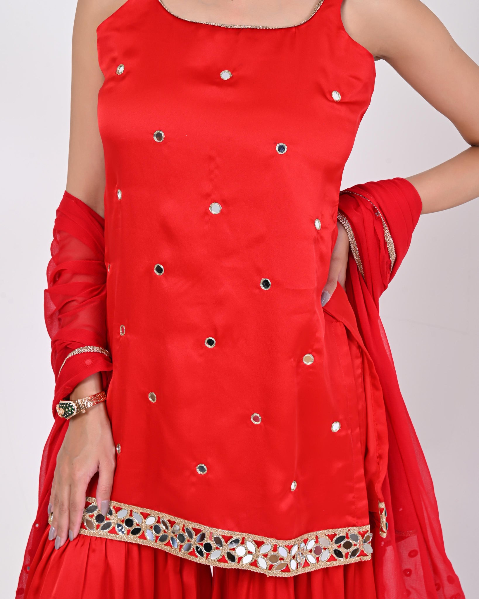 Saloni Aaina Garara Set